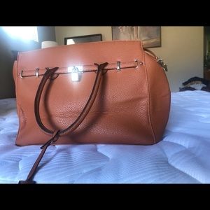 Gorgeous statement bag !